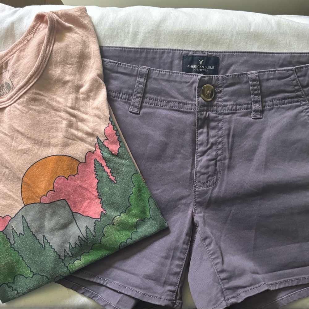 The North Face T shirt size Women M American Eagle Lavender Shorts 8